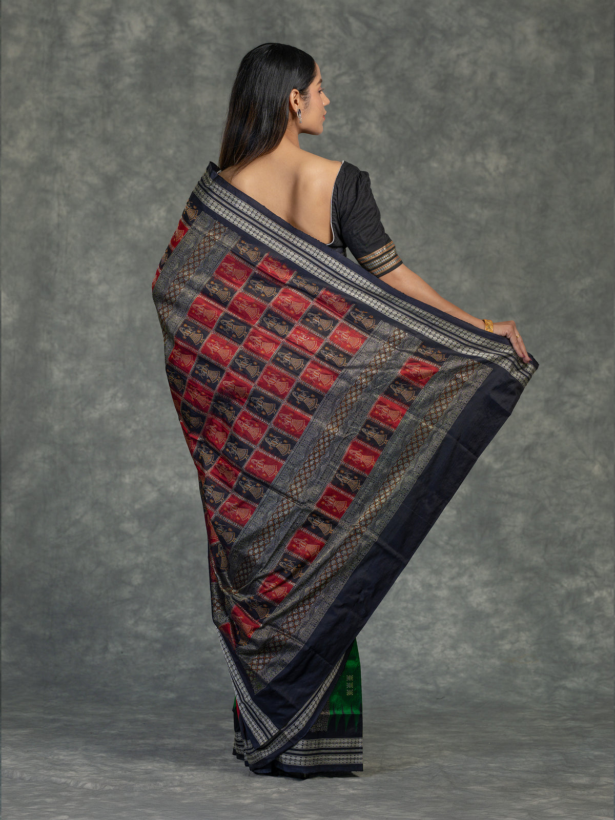 Red & Green Mulberry Silk Odisha Bomkai Patli Saree - Body motifs and craftsmanship