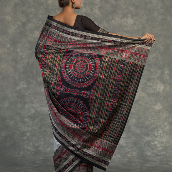 White Sachipar Sambalpuri Mulberry Ikat Saree - Body motifs and craftsmanship