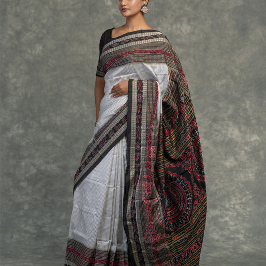 White Sachipar Sambalpuri Mulberry Ikat Saree - Pallu and anchal detail