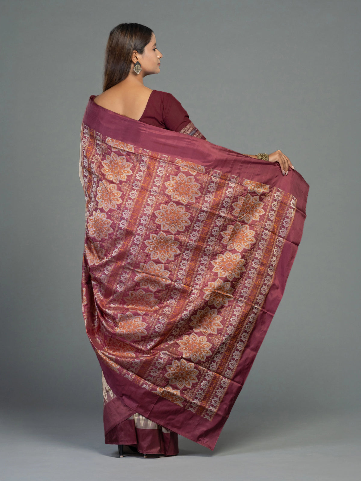 Beige & Coffee Pure Mulberry Silk Bomkai Saree - Body motifs and craftsmanship