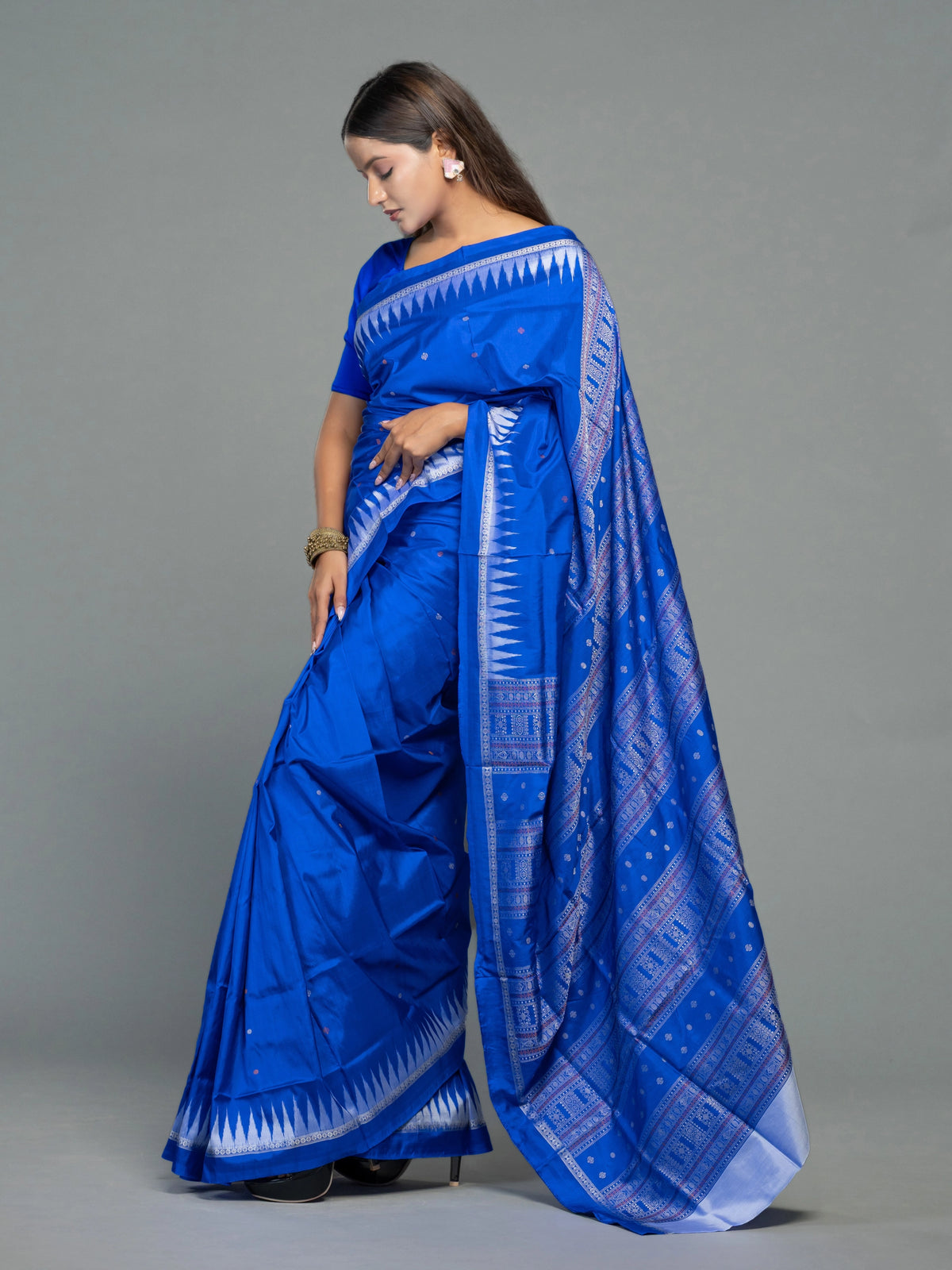 Exclusive Blue Pure Mulberry Silk Bomkai Saree - Fabric texture and drape