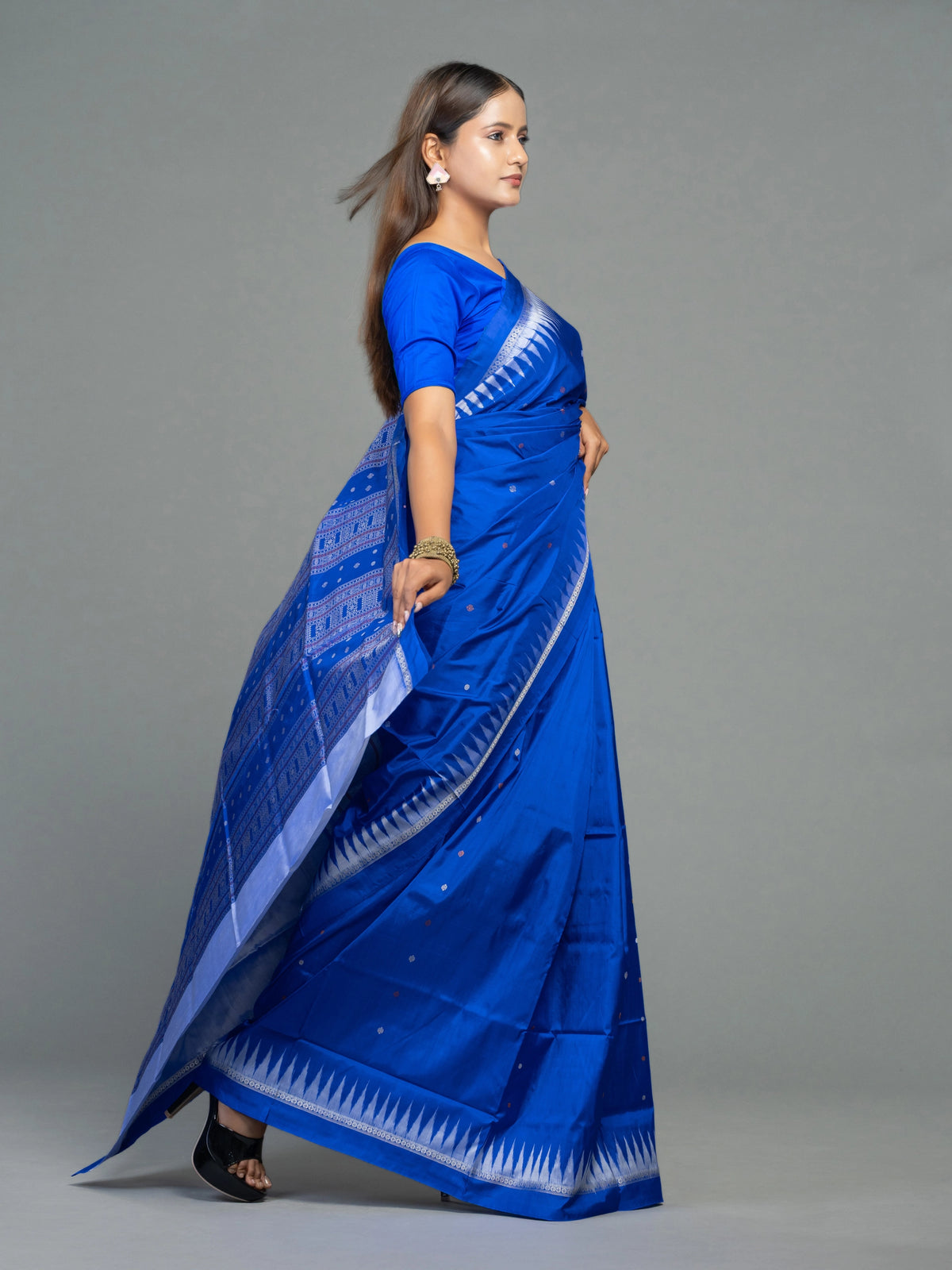 Exclusive Blue Pure Mulberry Silk Bomkai Saree - Body motifs and craftsmanship