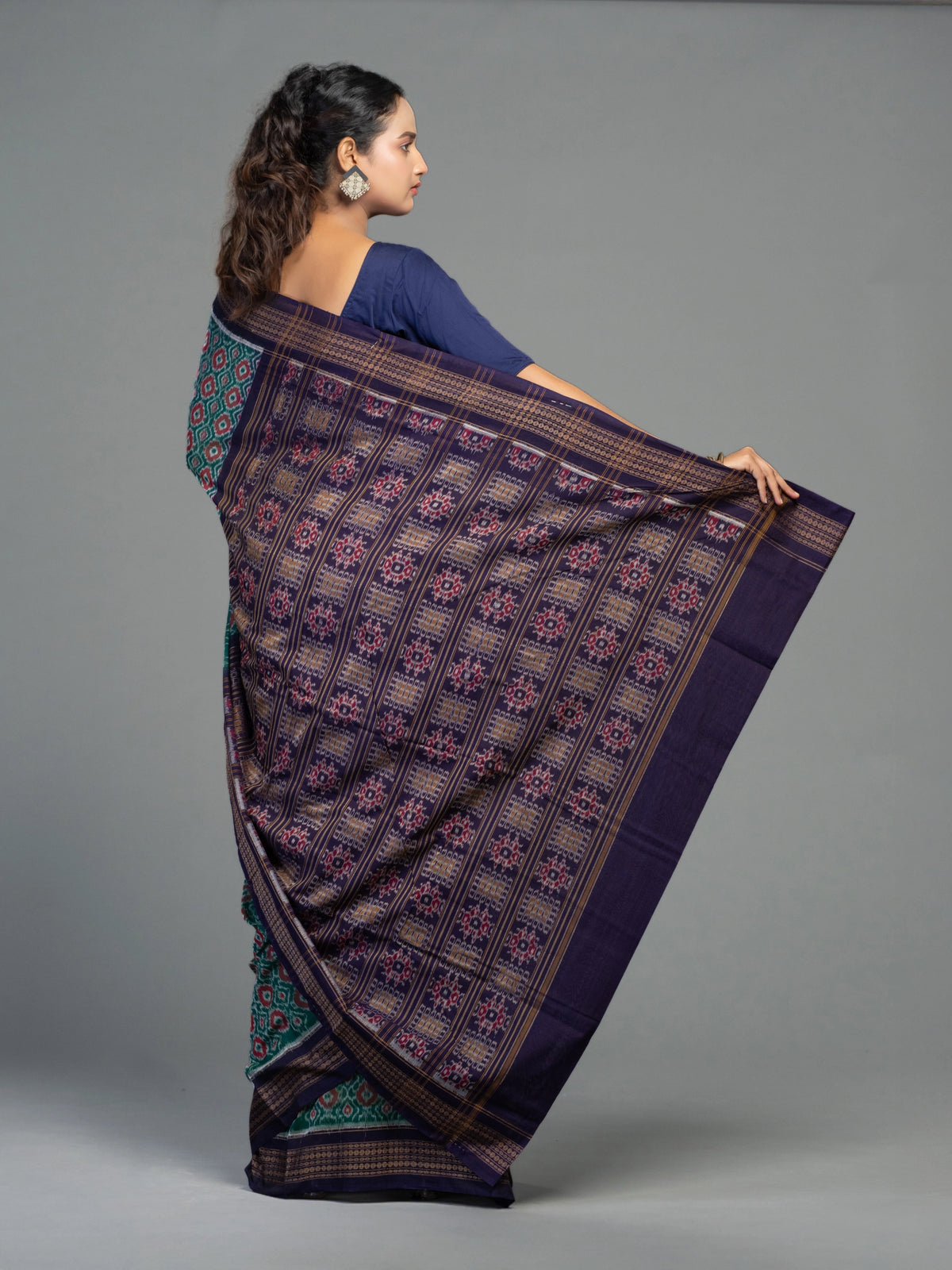 Teal & Green Fine Cotton Single Ikat Saree - Pallu and anchal detail