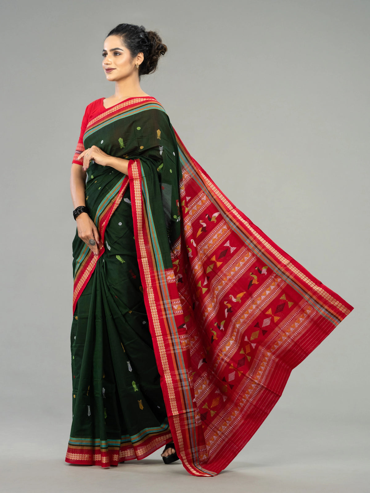 Forest Green & Red Pure Cotton Bomkai Saree - Body motifs and craftsmanship