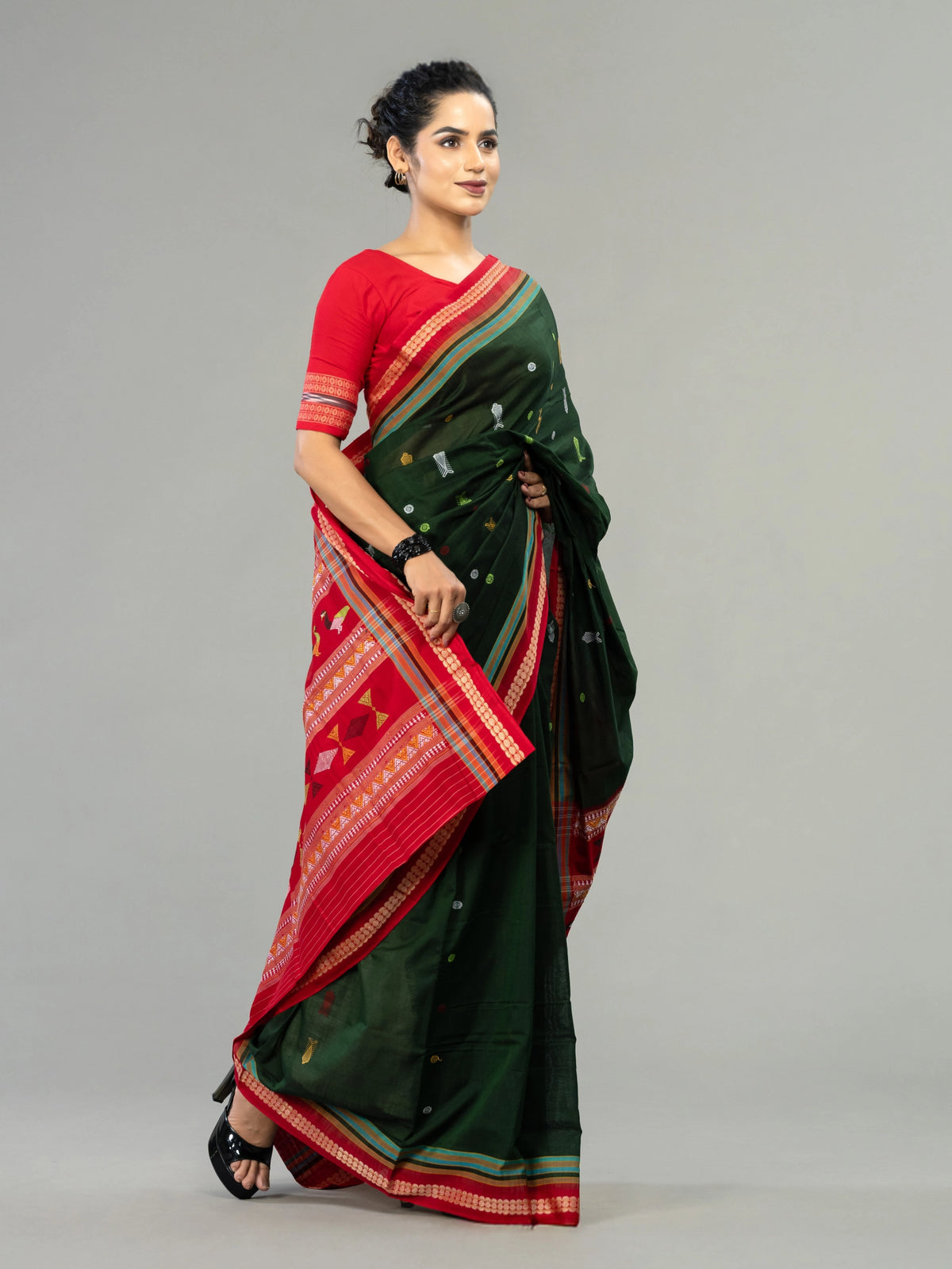Forest Green & Red Pure Cotton Bomkai Saree - Pallu and anchal detail