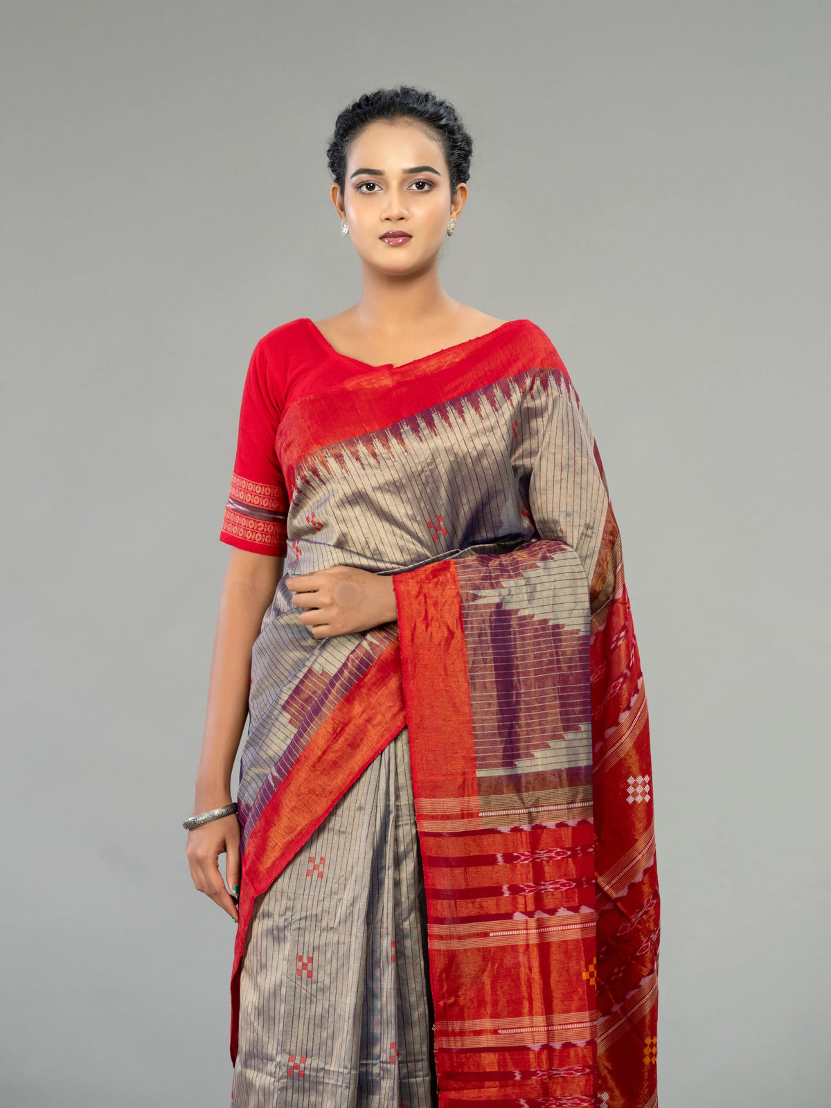 Grey & Muted Red Cotton Tissue Bomkai Saree - Handloom detail shot