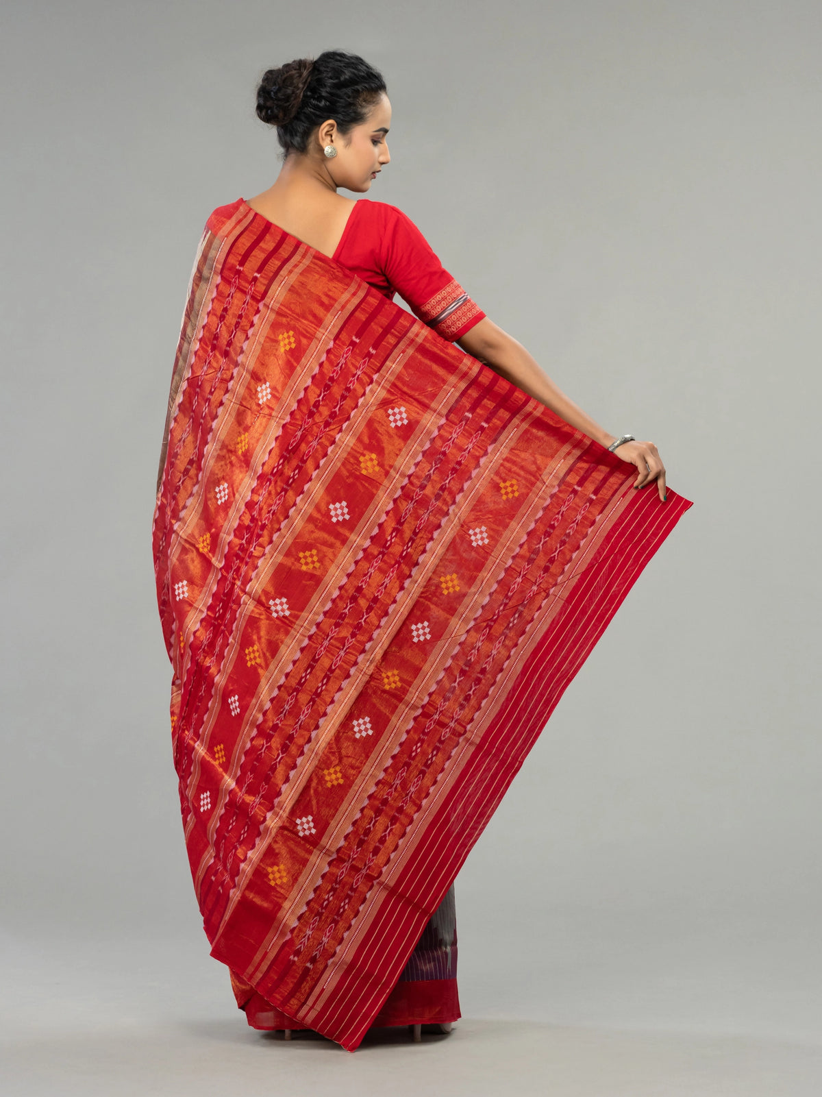 Grey & Muted Red Cotton Tissue Bomkai Saree - Body motifs and craftsmanship