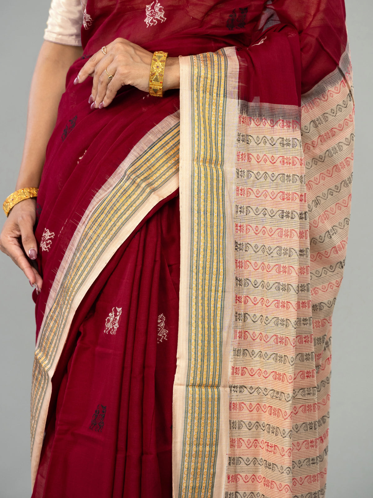 Wine Red & Cream Pure Cotton Bomkai Saree - Fabric texture and drape