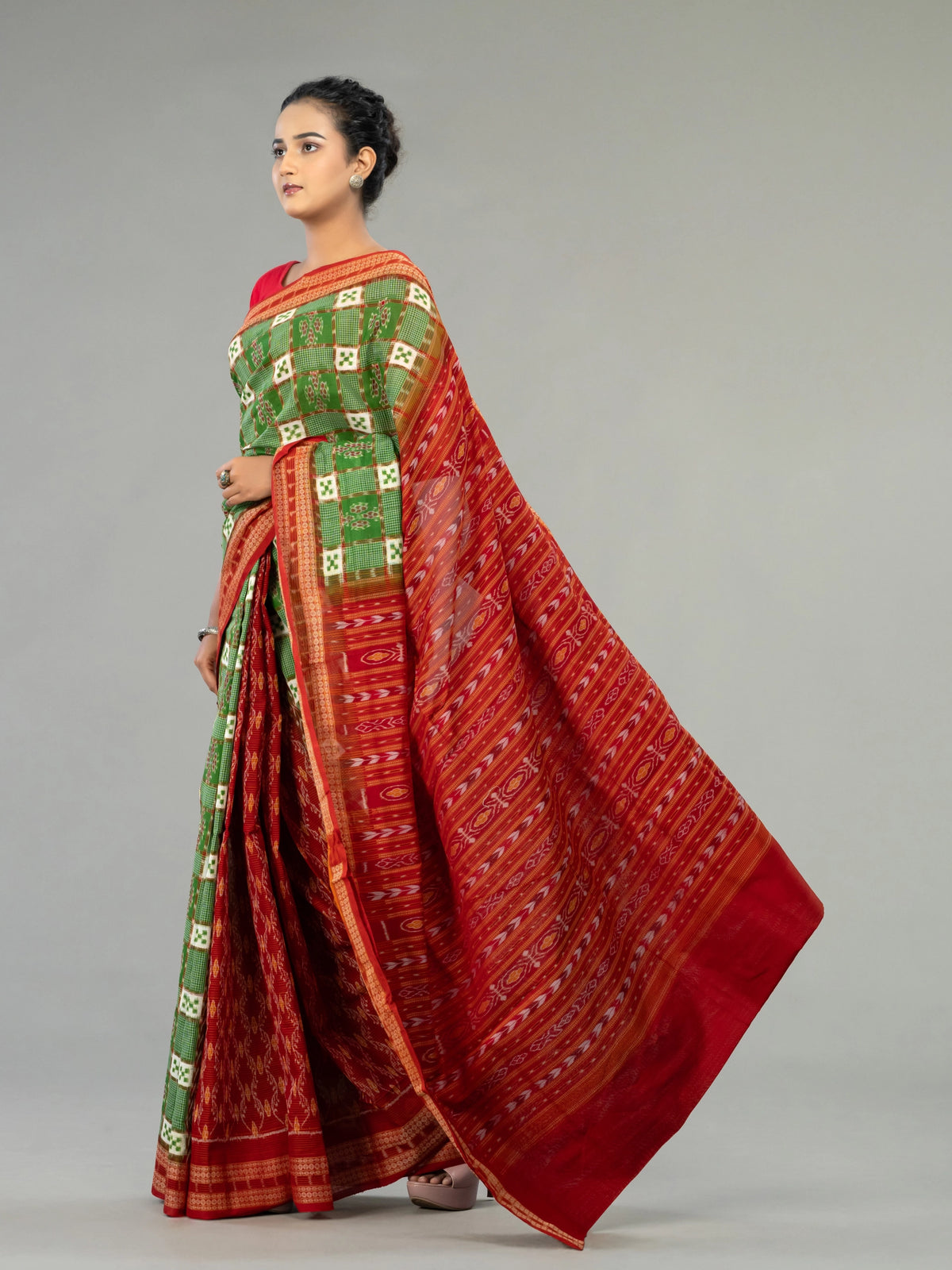 Green & Red Pure Cotton Double Ikat Saree - Pallu and anchal detail