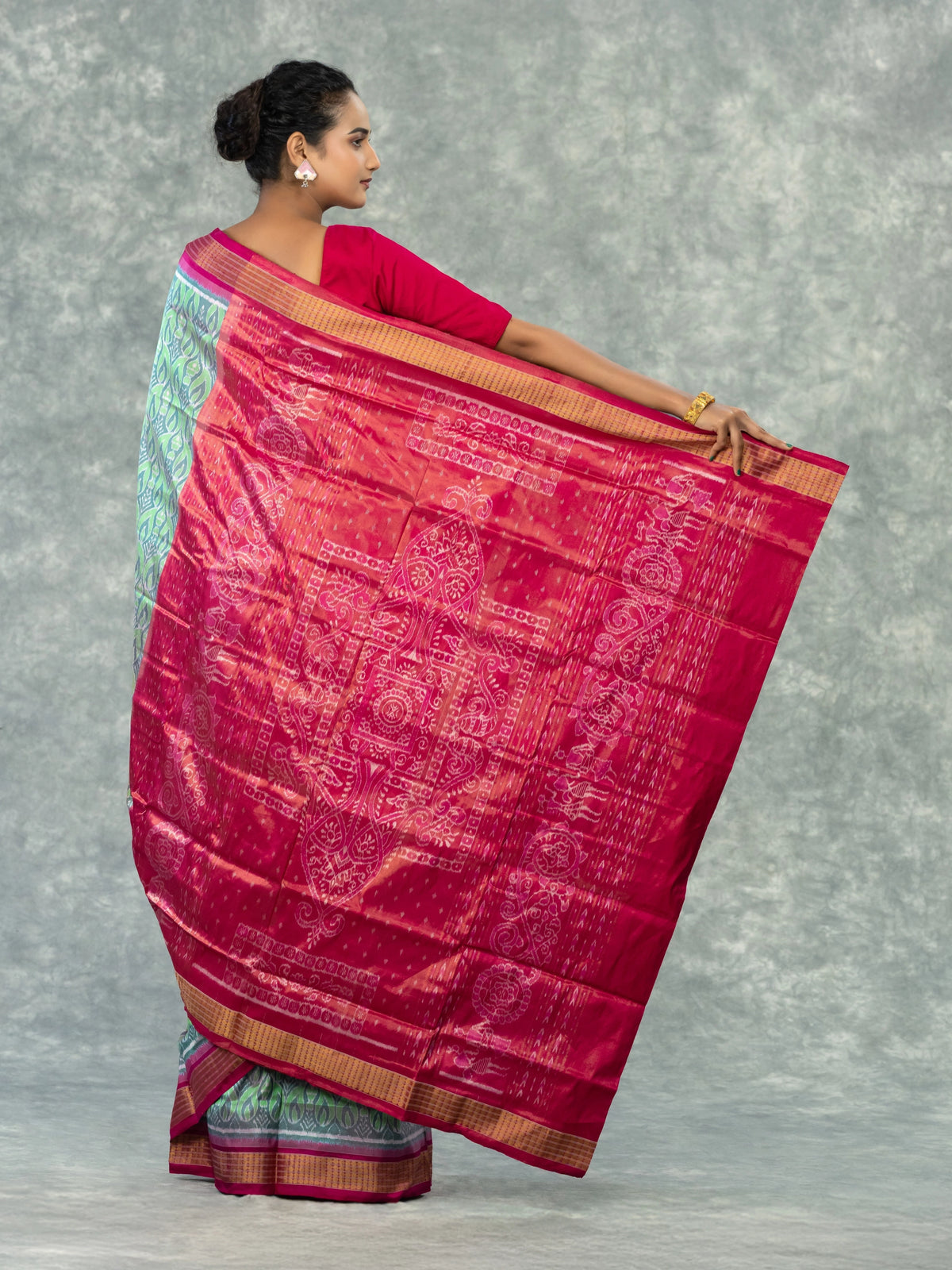 Luxury Green & Mauve Pure Silk Tissue Saree - Body motifs and craftsmanship